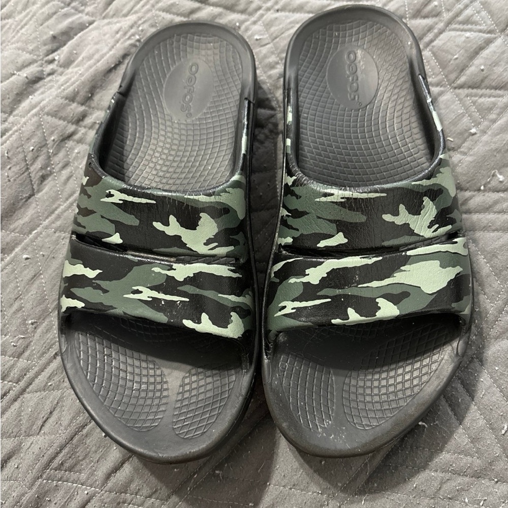 Oofos recovery sandals W8/M6